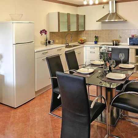 Schoenes Mit Terrasse Prázdninový dům *