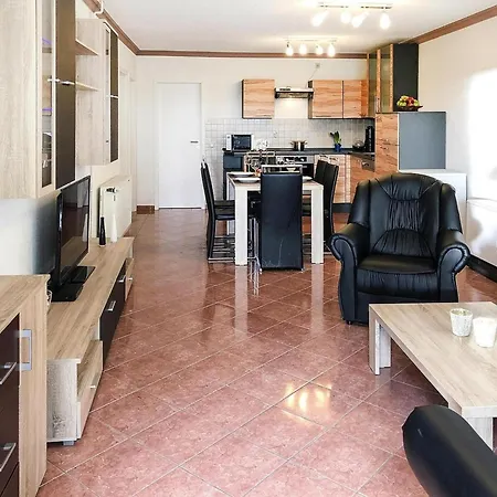 Schoenes Mit Terrasse Prázdninový dům *