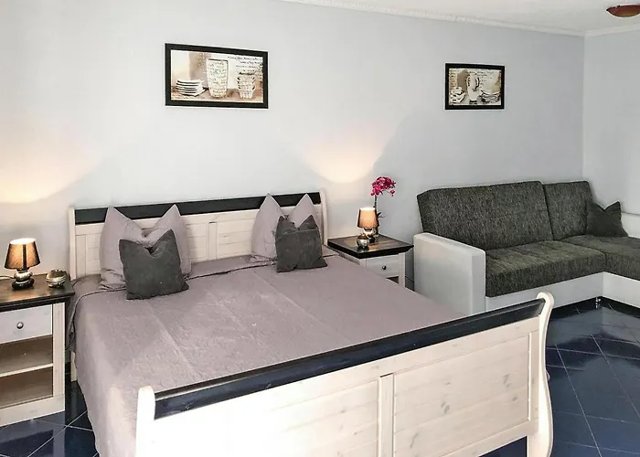 펜션 Schoenes Mit Terrasse *