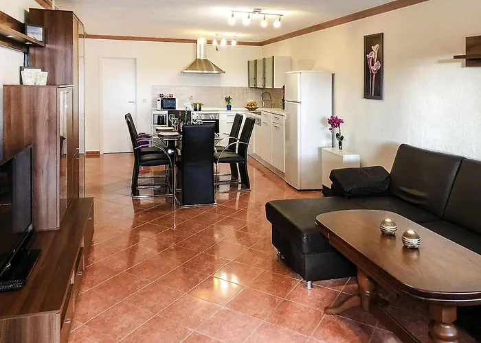 Schoenes Mit Terrasse 펜션 Sommersdorf (Mecklenburg-Vorpommern)